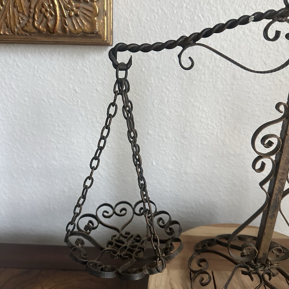 Vintage Hanging Scales of Justice Brown 14.25 inches Wrought Iron Rustic USA - Picture 3 of 10